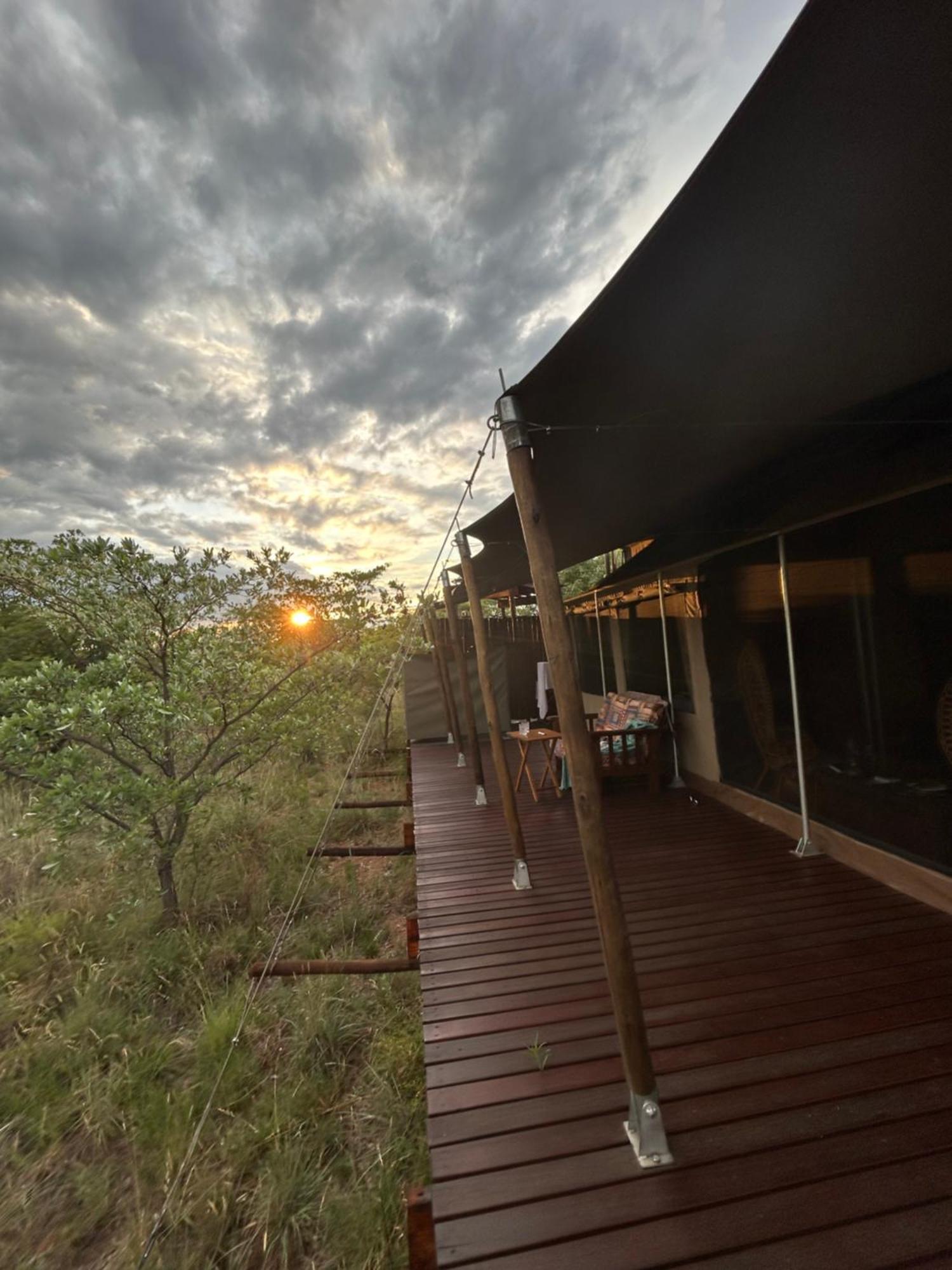 Out In Africa Wildlife Lodge Хамманскрал Экстерьер фото