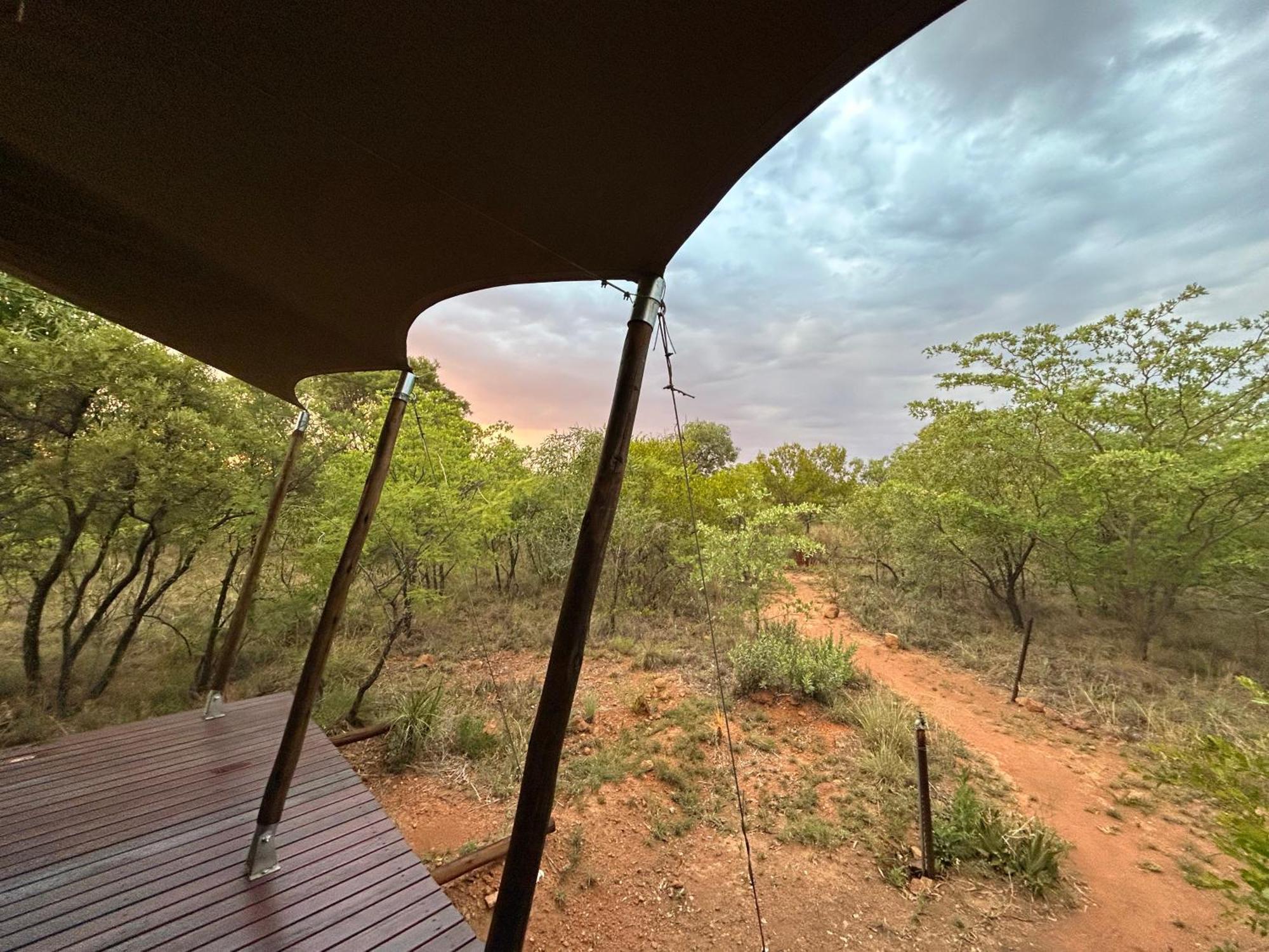 Out In Africa Wildlife Lodge Хамманскрал Экстерьер фото