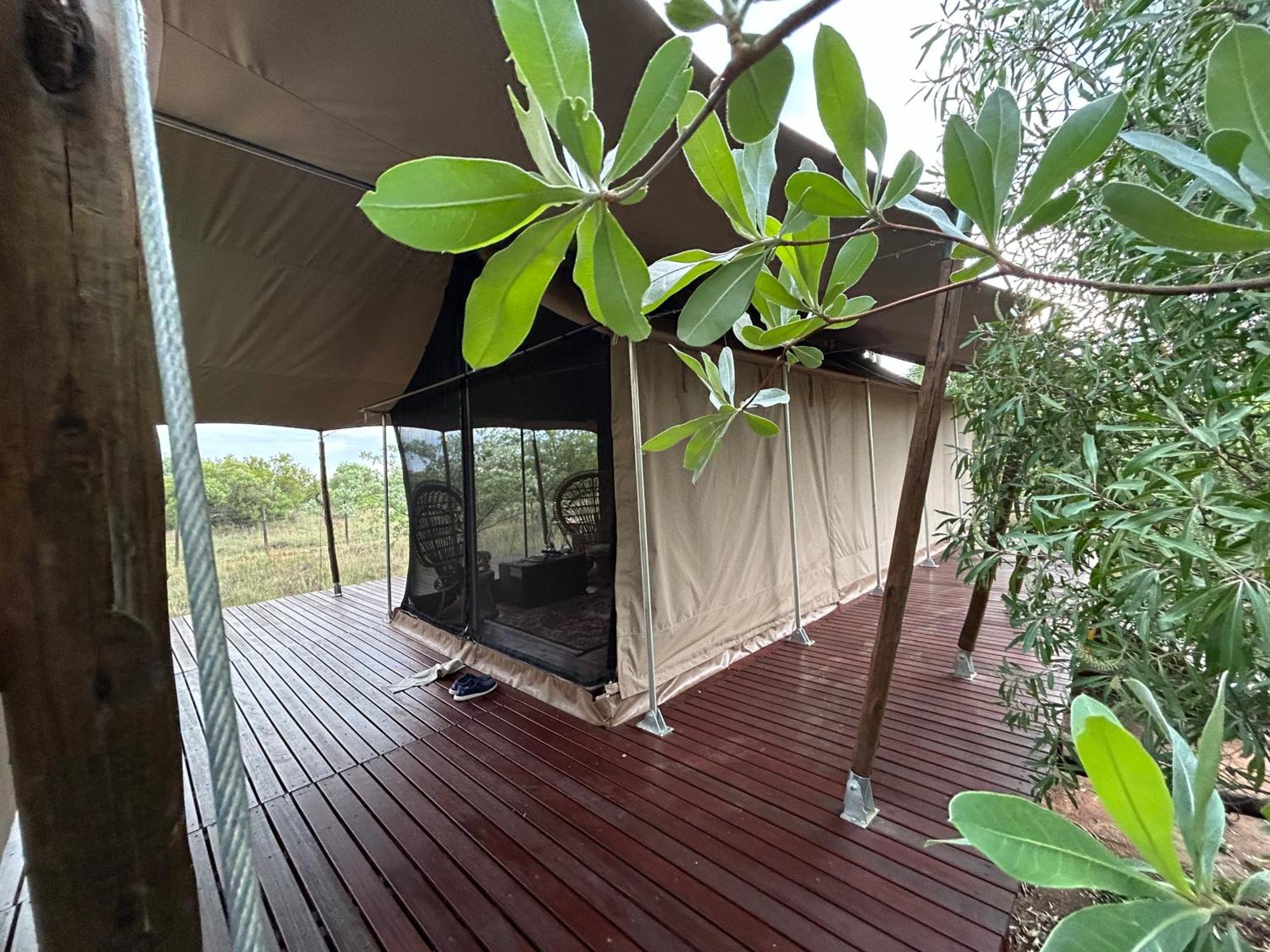 Out In Africa Wildlife Lodge Хамманскрал Экстерьер фото