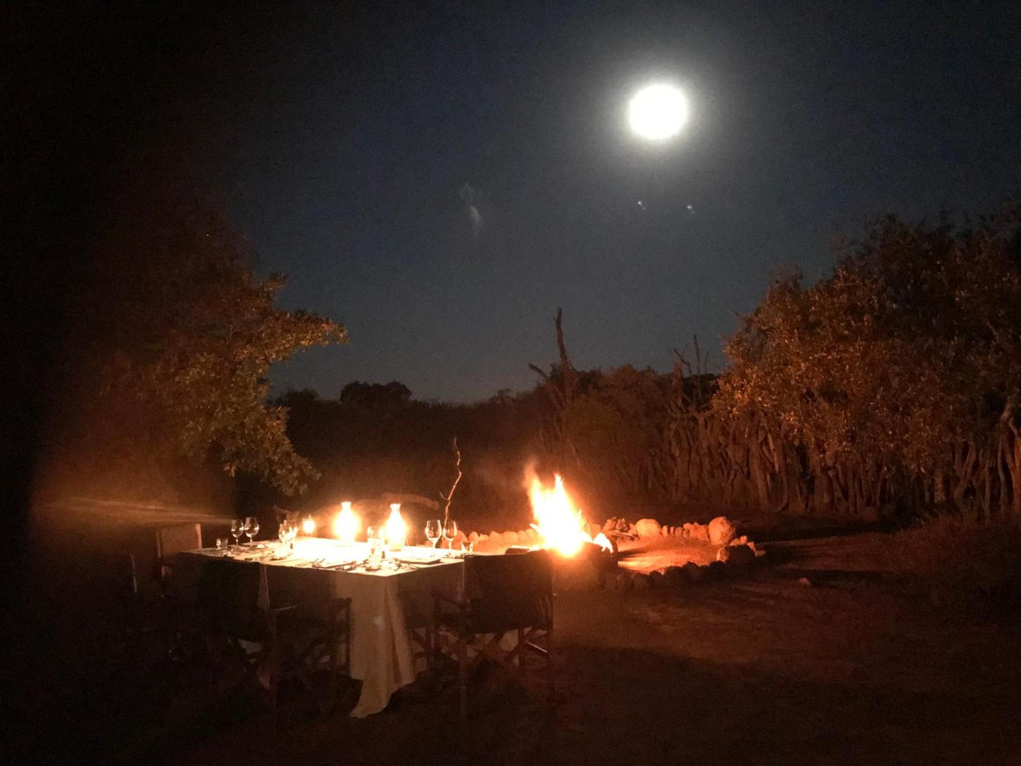 Out In Africa Wildlife Lodge Хамманскрал Экстерьер фото