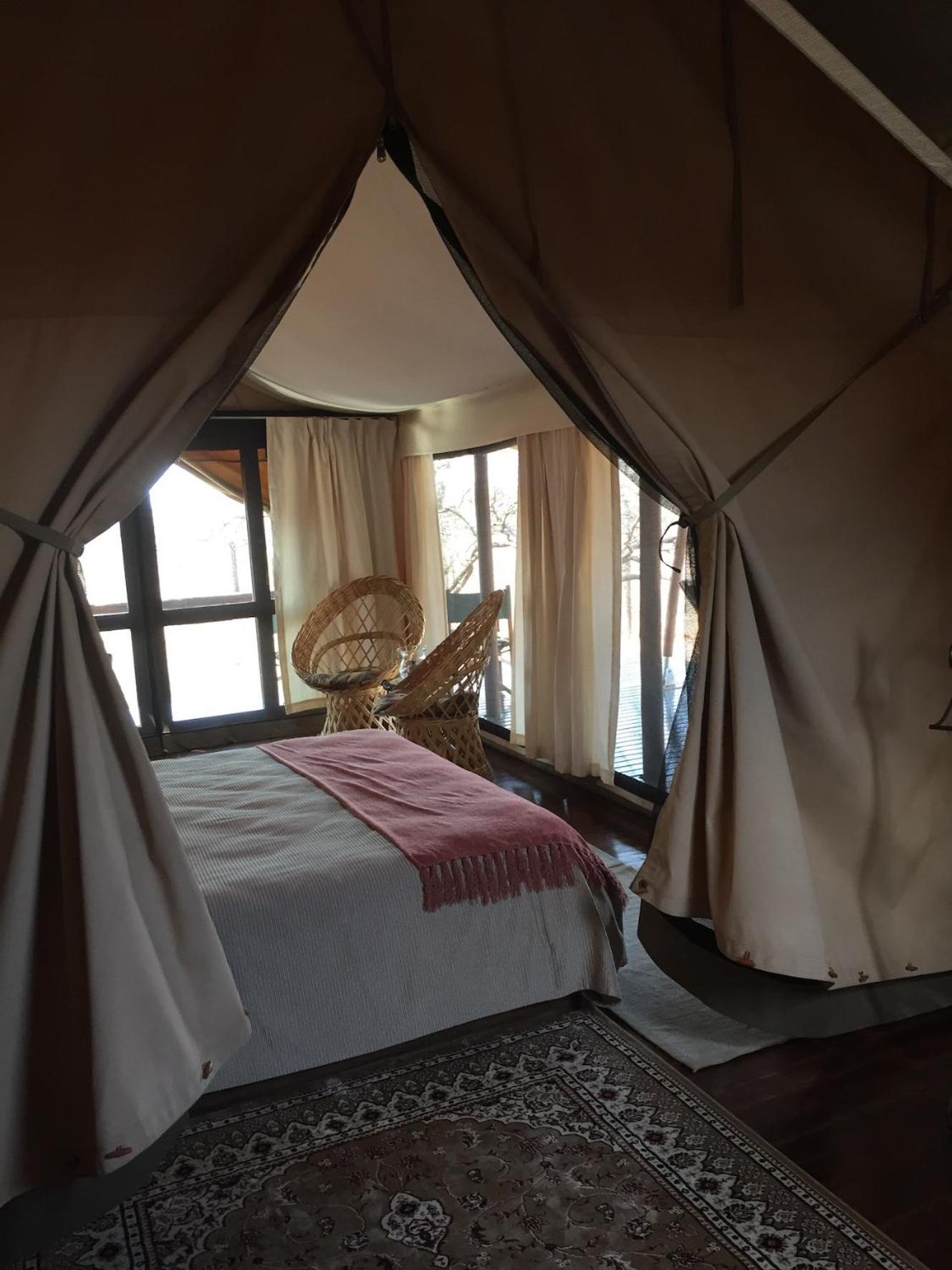 Out In Africa Wildlife Lodge Хамманскрал Экстерьер фото